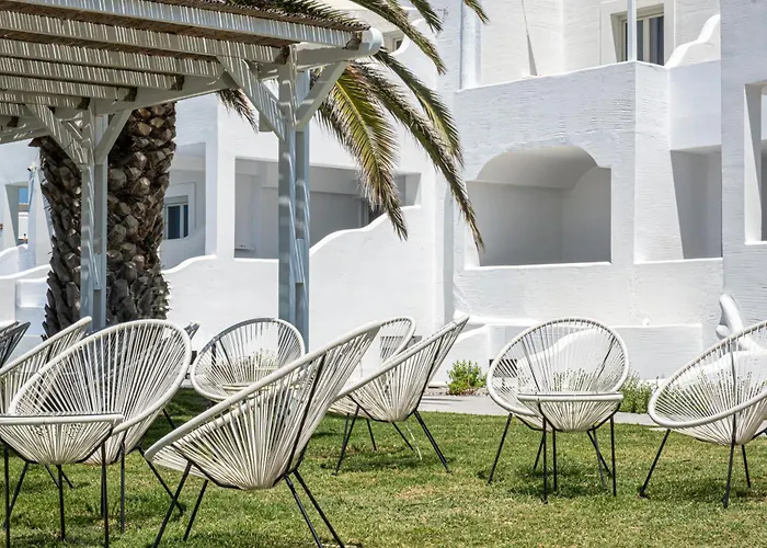 Liana & Otel Agios Prokopios (Naxos)