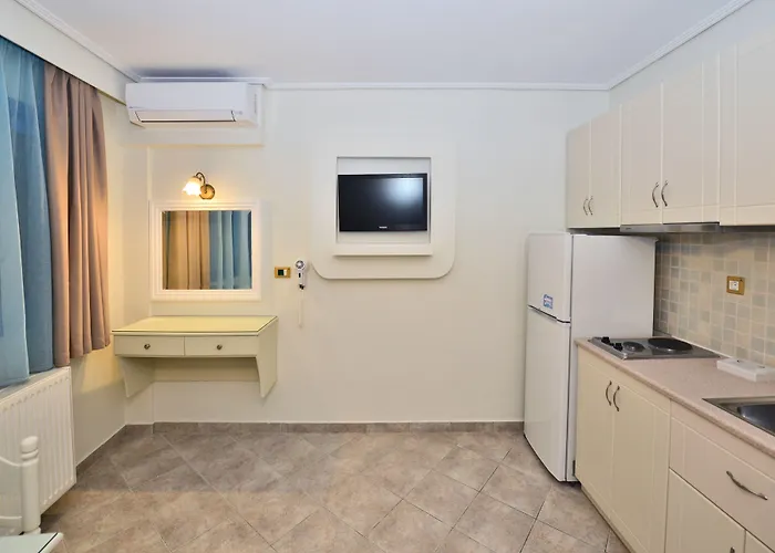 Liana & Agios Prokopios (Naxos)