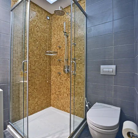 Liana & Hotel 4*